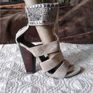 Luca Stefanie teal color leather ankle strap sandals w/studs & crystals. Size 7